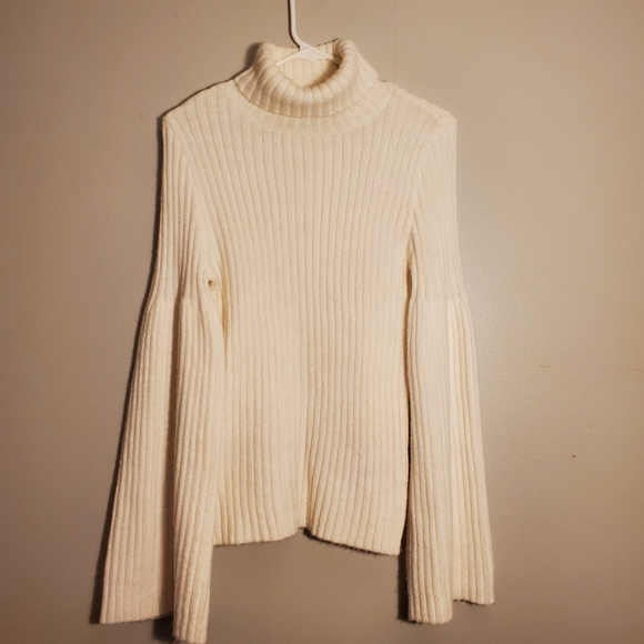 Guess turtleneck cable knit bell sleeve sweater - Picture 3 of 6